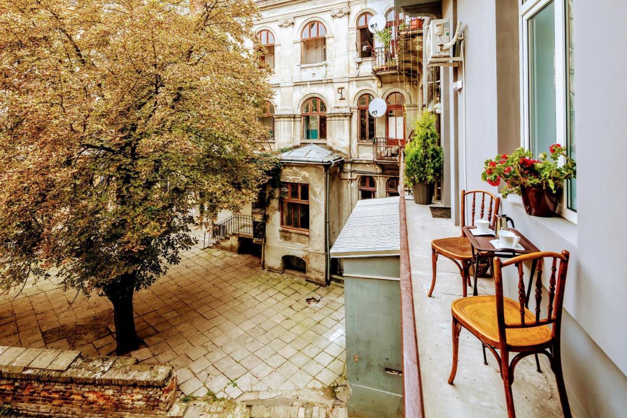 Family Apartments In Lviv Center With Balcony Exteriör bild